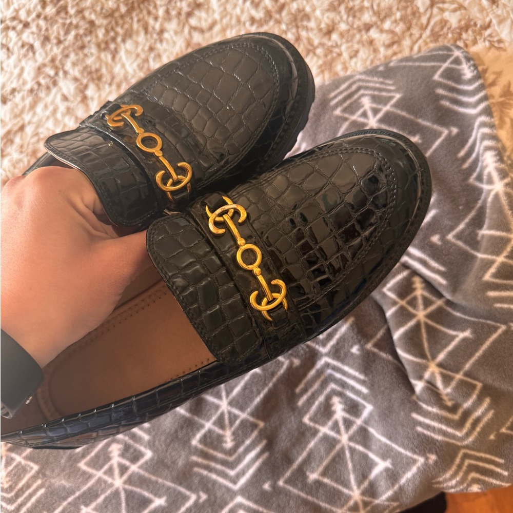 Elegant Black Crocodile-Embossed Loafers - Picture 4 of 4